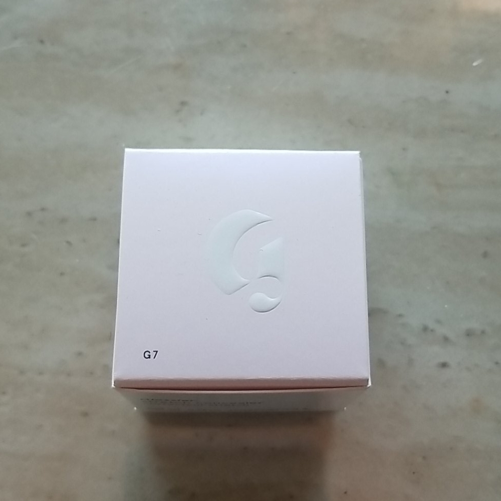 Glossier concealer